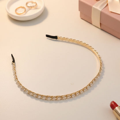 Trendy metal hair band with shining crystal stones